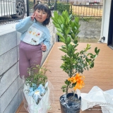 シマトネリコ・温州ミカンと記念撮影