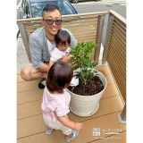 記念樹キンモクセイの植樹の様子①