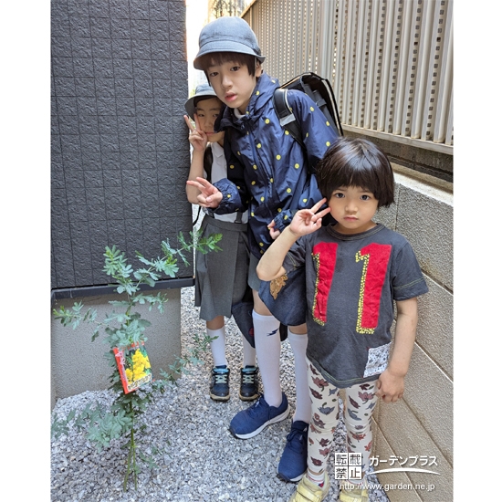 ミモザと記念撮影