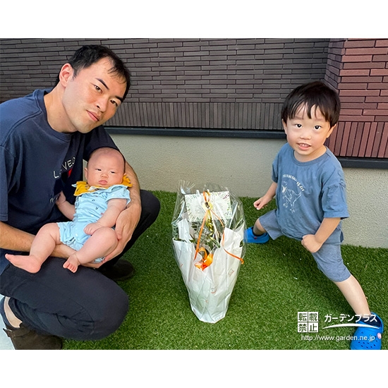 ジンチョウゲと記念撮影