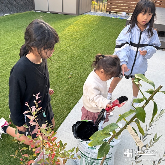 記念樹植樹の様子①