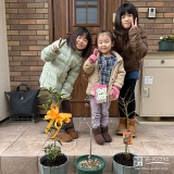 ハナミズキ・キンモクセイ・もみじ（カエデ）と記念撮影