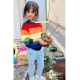 記念樹ブルーベリーの植樹の様子①