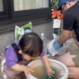 記念樹オリーブの植樹の様子
