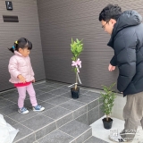 温州ミカン・ハナミズキと記念撮影