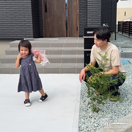 記念樹シマトネリコの植樹の様子②