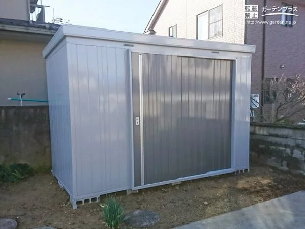 No.10072 存在感ある佇まいで頼もしさ感じる物置設置工事[施工後]