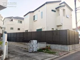 モダンなお住まいに仕立てる目隠しフェンス[施工後]