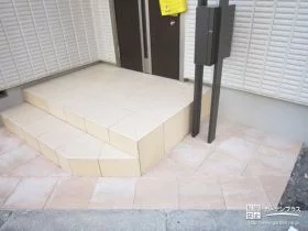 ナチュラルな印象のタイル調のコンクリート平板[施工後]