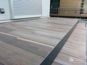 イタリア製木目調タイルを使用したこだわりのタイルデッキ設置工事 No テラスまわりの施工例 外構工事のガーデンプラス イタリア製木目調タイルを使用したこだわりのタイルデッキ設置工事 No テラスまわりの施工例 外構工事のガーデンプラス