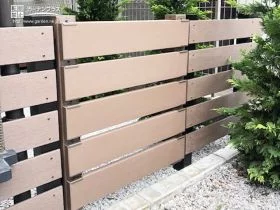 お庭の植栽と調和する目隠しフェンス[施工後]