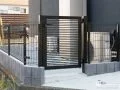 お住まいとの一体感を演出する犬走り門扉