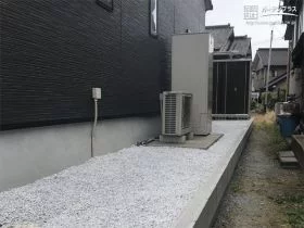 建物周囲にも防草対策の砂利敷工事[施工後]