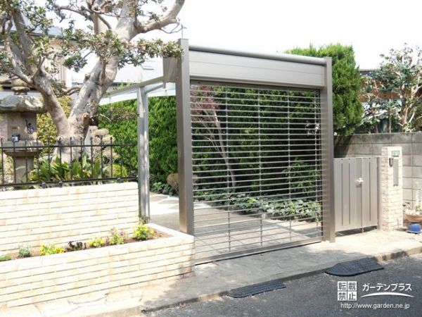 シャッターとブロック塀が明るくモダンなお庭リフォーム工事 No ブロック塀 囲いの施工例 外構工事のガーデンプラス シャッターとブロック塀が明るくモダンなお庭リフォーム工事 No ブロック塀 囲いの施工例 外構工事のガーデンプラス