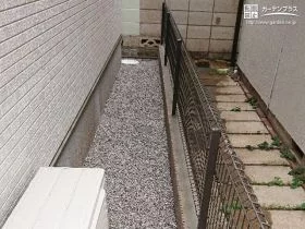 犬走りには雑草対策