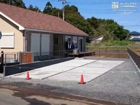 砂利と土間コンクリートで清潔な駐車スペース[施工後]