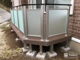 光を取り入れる爽やかな目隠しパネル[施工後]