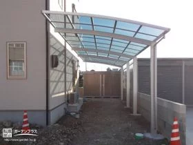 屋根下スペースを有効活用できるカーポートと物置[施工後]