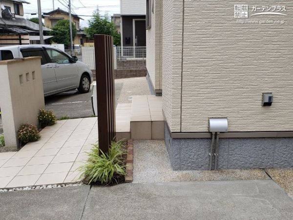 散らばる砂利部分を洗い出し仕上げで舗装したお庭リフォーム工事 (No.10773) / テラスまわりの施工例 | 外構工事のガーデンプラス