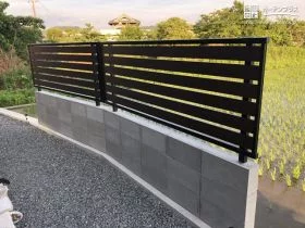 勝手口前の目隠しフェンス[施工後]