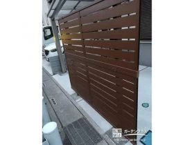 道路に面したテラス前に目隠しフェンスを設置[施工後]