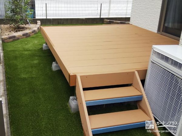 ウッドデッキや門柱で木のぬくもりを感じるお庭リフォーム工事 No 門柱 門まわりの施工例 外構工事のガーデンプラス