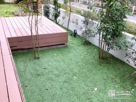 植栽の背景にもなる白い塗り壁[施工後]