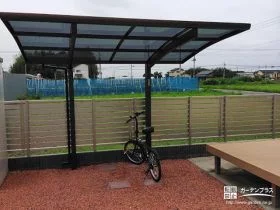 自転車を雨や紫外線から守ってくれるサイクルポート[施工後]