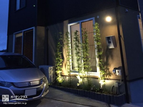 外構施工例一覧 パーゴラ ライトアップが楽しめるお庭 手すり 150万円 0万円 外構工事のガーデンプラス