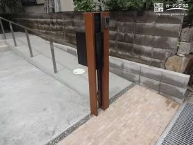 機能門柱とスロープのアプローチ[施工後]