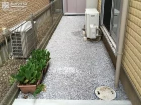 すっきりした犬走りで物置も使いやすく[施工後]