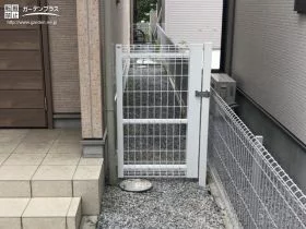 犬走りに通用門を設けてお庭をクローズに[施工後]