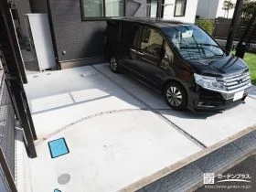 アクセントに曲線ラインを入れた駐車スペース[施工後]