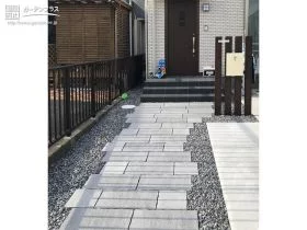 シックな雰囲気のアプローチ[施工後]