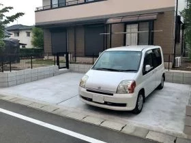 高低差のあるお庭に施工した駐車スペース工事