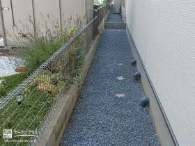 雑草対策をしてすっきり整えられた犬走り[施工後]