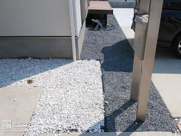 砂利と土間コンクリートで快適に暮らす雑草対策工事 No 雑草対策 防犯砂利の施工例 外構工事のガーデンプラス