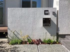 門柱に彩りを添える植栽スペース[施工後]