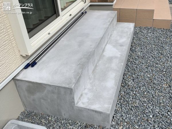 優しい木調カラーの目隠しフェンス設置工事 (No.11216) / 目隠しフェンスの施工例 外構工事のガーデンプラス