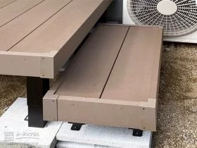 お庭との導線にもなる独立ステップ[施工後]