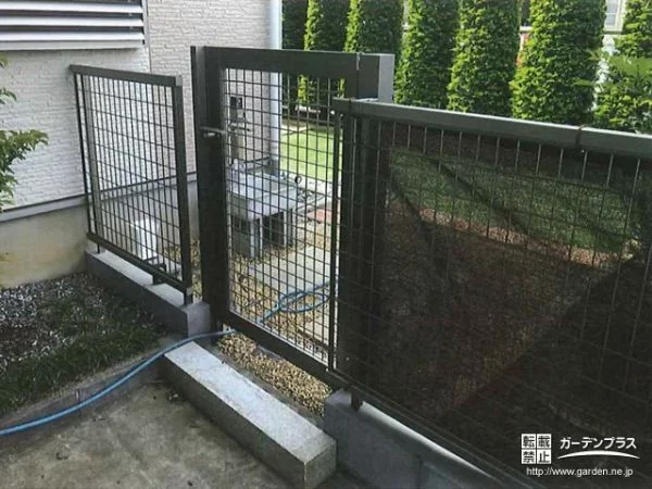 安心してお庭で遊べる境界フェンスと通用門設置工事