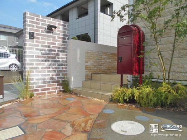 植栽を引き立てる明るくナチュラルな新築外構工事 No 新築外構一式の施工例 外構工事のガーデンプラス