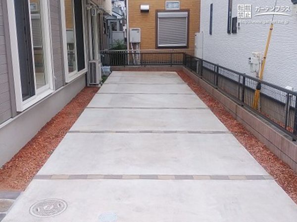 違和感のないデザインに仕上げた雑草対策工事 No 11491 雑草対策 防犯砂利の施工例 外構工事のガーデンプラス