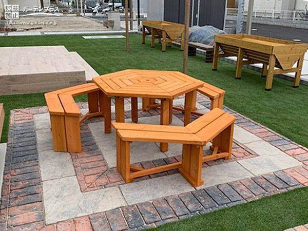 人工芝でもバーベキューやガーデニングを楽しめるお庭 No 花壇 菜園 芝生の施工例 外構工事のガーデンプラス
