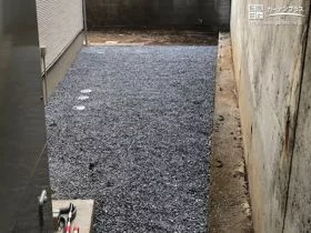 建物裏手はしっかり雑草対策[施工後]