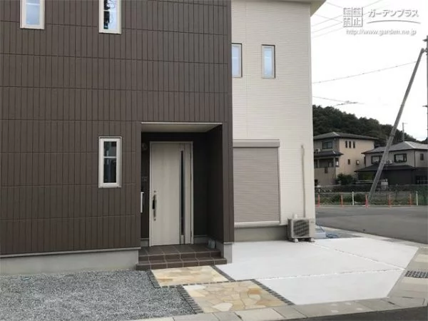 玄関アプローチの種類を素材別に解説！デザインテイスト別の