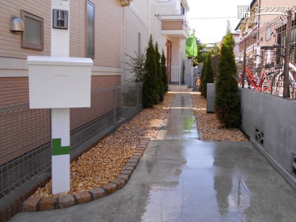 草むしりのいらない明るいアプローチのお庭リフォーム工事 No 玄関アプローチの施工例 外構工事のガーデンプラス