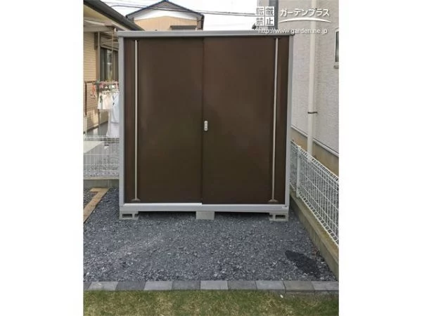 No.11672 屋外で使うものの収納に重宝する物置設置工事