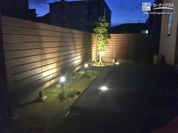 ライトアップで夜のお庭を演出