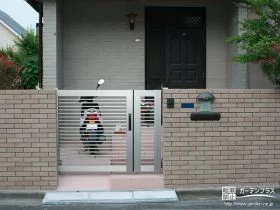 門扉を閉じても明るい印象の門まわり[施工後]